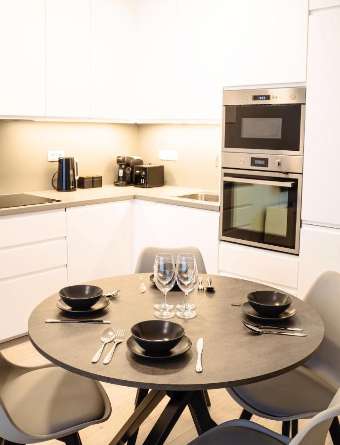 Tran Chien Apartment With Free Private Parking Prague Exterior photo