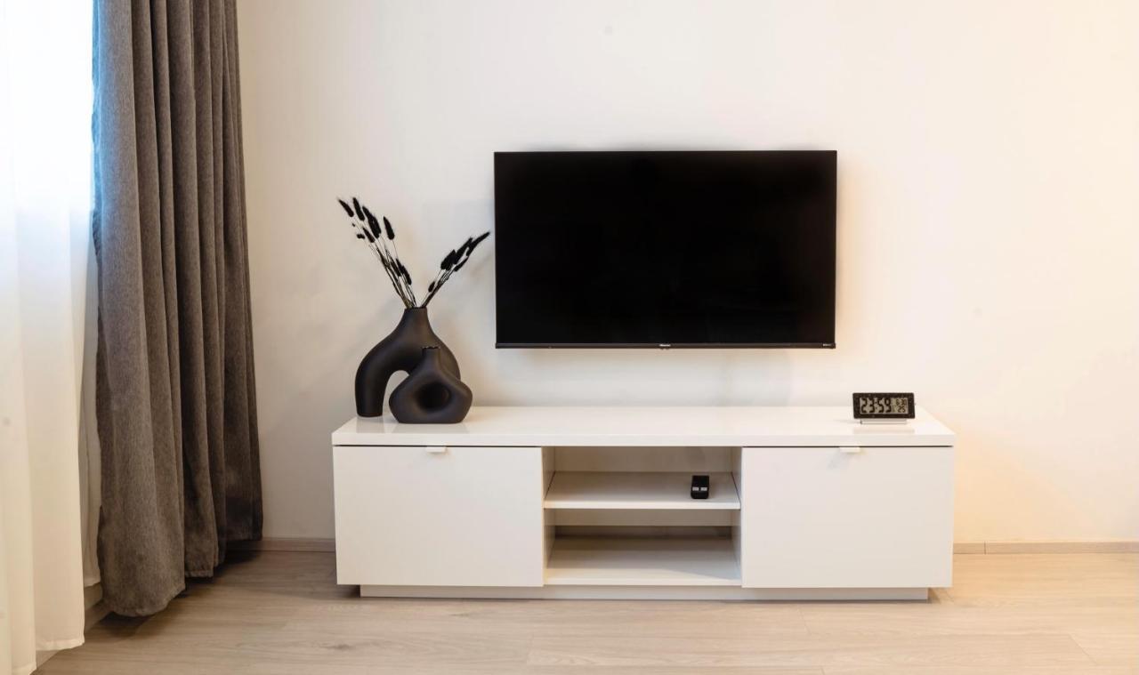 Tran Chien Apartment With Free Private Parking Prague Exterior photo
